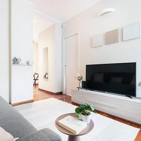 Fully Furnished Flat Arco Della Pace By Easylife * Milan
