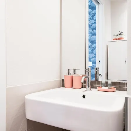 Apartment Fully Furnished Flat Arco Della Pace By Easylife *